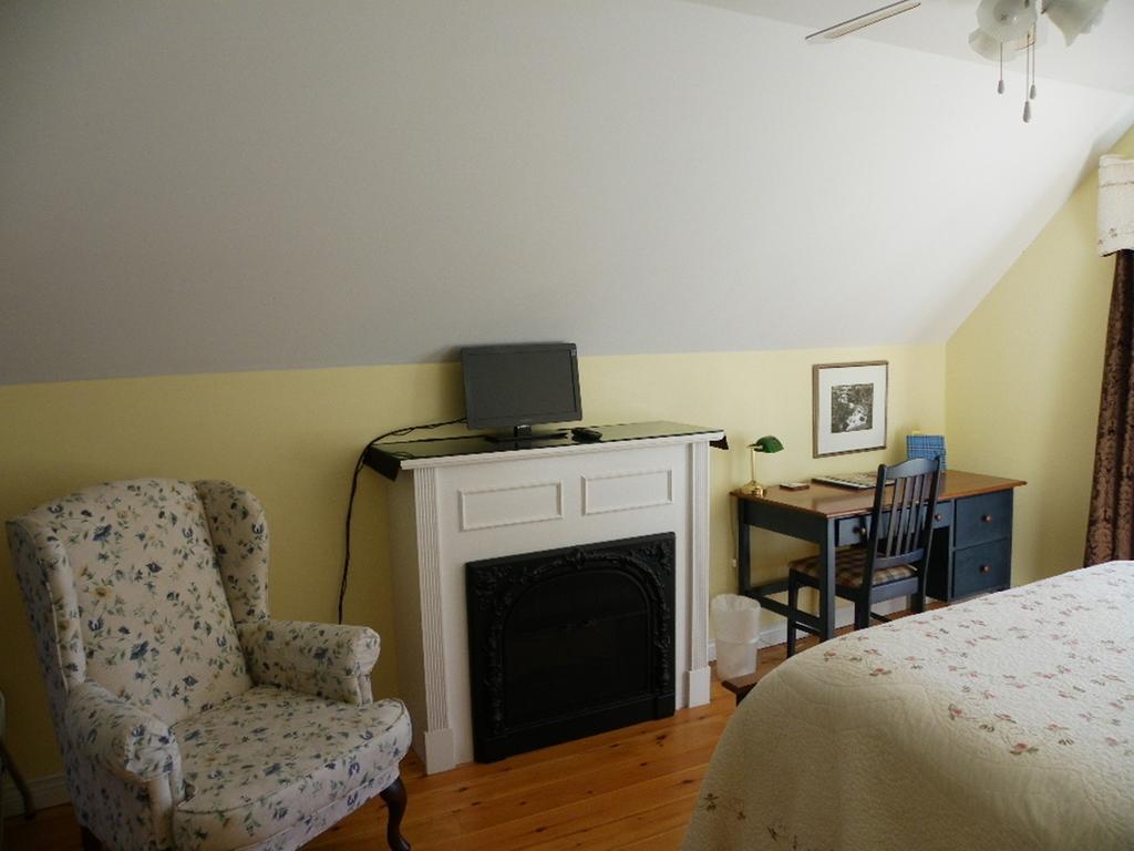 The Colonel'S In Bed And Breakfast Fredericton Cameră foto