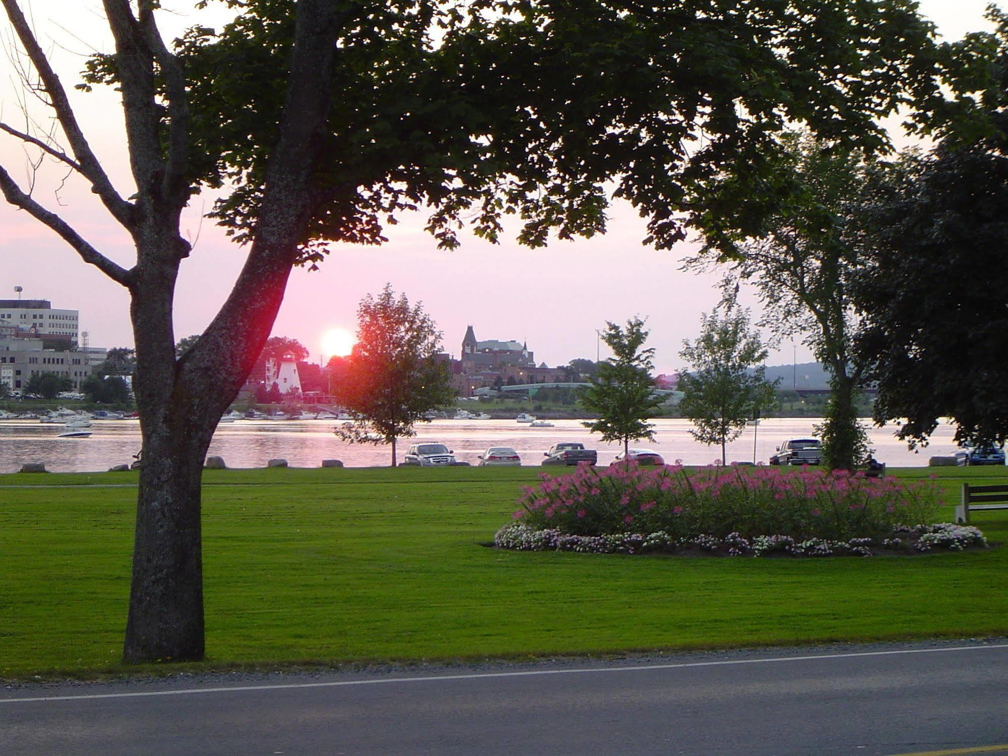 The Colonel'S In Bed And Breakfast Fredericton Exterior foto